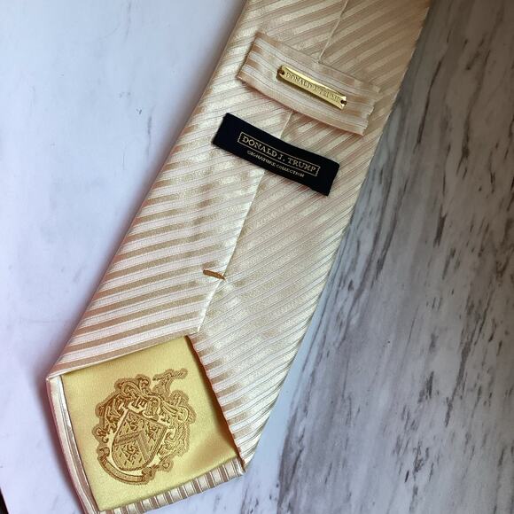 Donald Trump Men's Repp Tie Gold Vintage Signature Collection, Ultra MAGA USA - Picture 1 of 7